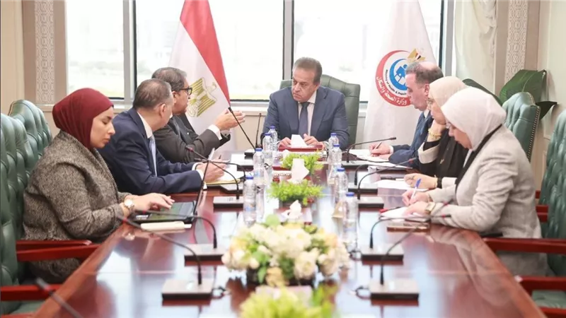 وزير الصحة يبحث مع 