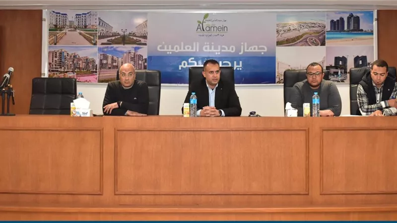 رئيس العلمين الجديدة يتابع تنفيذ «مزارين» ويشدد على الالتزام بالجداول الزمنية