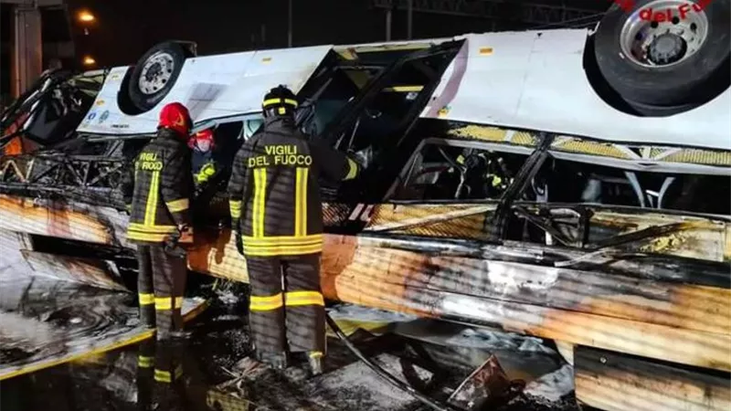 مأساة في كولومبيا.. مصرع 17 شخصًا بعد سقوط حافلة طلاب فى وادٍ