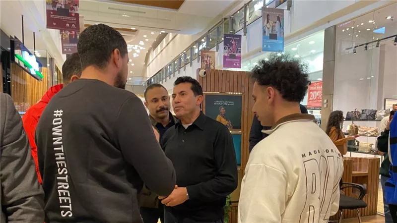 وزير الشباب والرياضة يتفقد ترويج اتحاد YLY لماراثون زايد الخيري