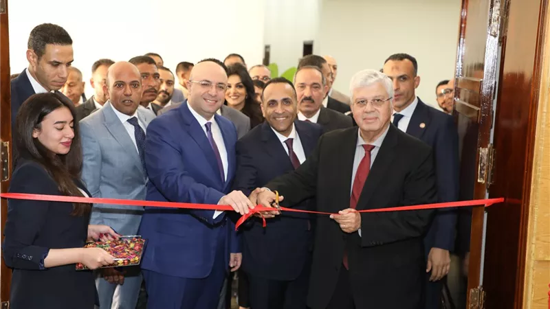 محافظ بني سويف ووزير التعليم العالي يفتتحان قاعة الاحتفالات بمجمع المعاهد 