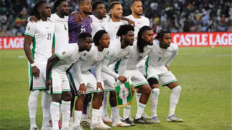 منتخب نيجيريا  يستعد لمعسكر مواجهة مصر بـ11 لاعب | تفاصيل 