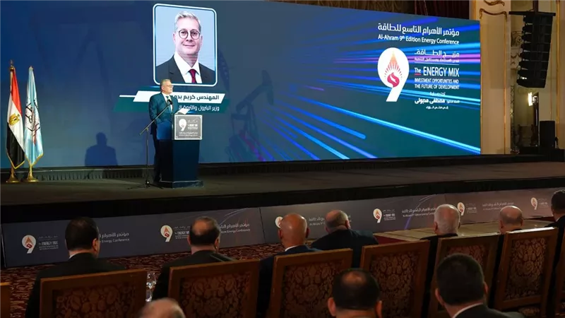 بدوي :  تنفيذ 117 مشروعاً لاستخدام الطاقة المتجددة في مواقع العمل البترولي 