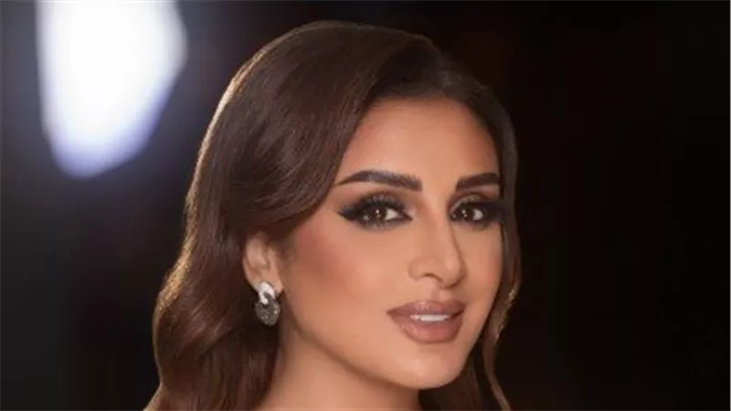 بنفس إطلالة جينيفر لوبيز.. أنغام تتألق بتوقيع زهير مراد 
