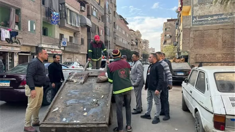 الجيزة تغلق كيانا تعليميا غير مرخص وتضبط عربات كارو تلقي المخلفات بالطريق