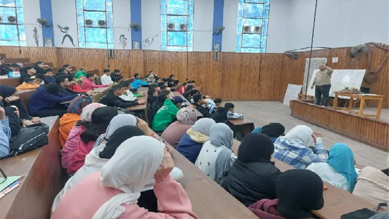 تعليم السويس يطلق مبادرة تعليمية مجانية لدعم طلاب الشهادة الإعدادية  
