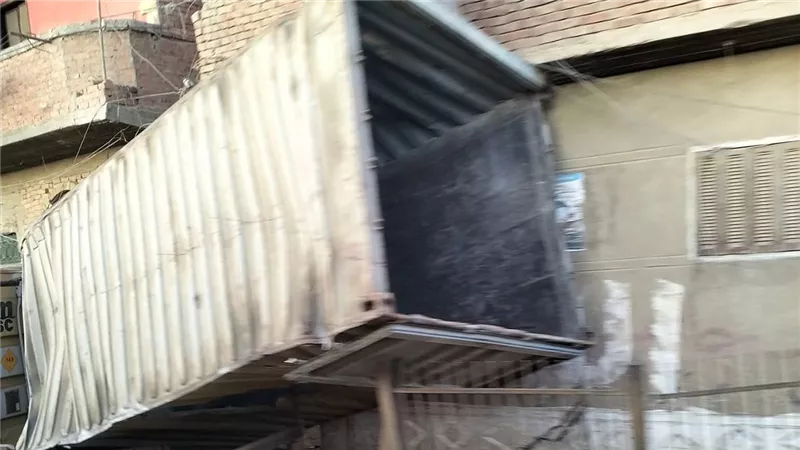 ننشر التفاصيل الكاملة لحادث انقلاب حاويات من قطار بضائع بقرية السفاينة بطوخ