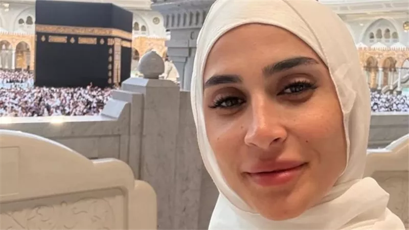 «بعد الانفصال».. آن الرفاعي تشارك الجمهور بصور لها أثناء تأدية مناسك العمرة 