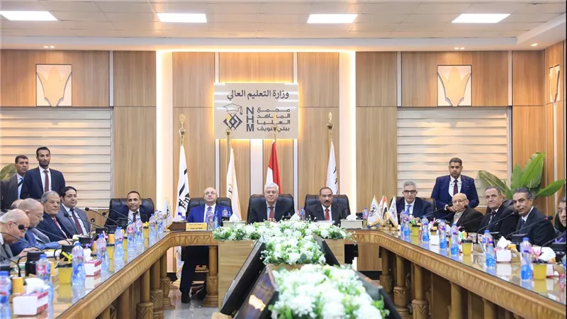 وزير التعليم العالي يترأس اجتماع المجلس الأعلى لشئون المعاهد العالية الخاصة