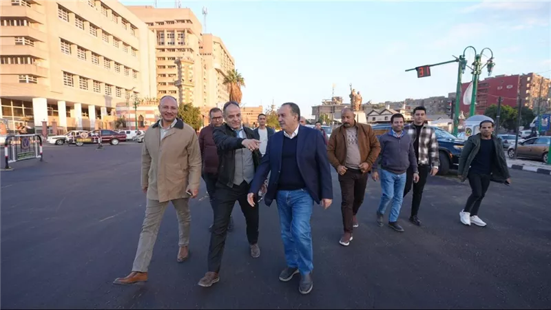 محافظ أسيوط يتفقد أعمال رصف وتوسعة وإعادة تخطيط ميدان الحرب والسلام بحي شرق 