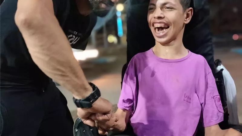 حصاد 2025.. حمادة قصبة شاب  بذراعٍ واحدة ألهم العالم من محافظة السويس  