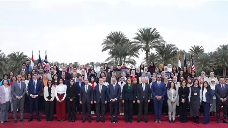 وزير الاتصالات: برامج تدريبية للشباب والمرأة لخلق فرص عمل رقمية جديدة