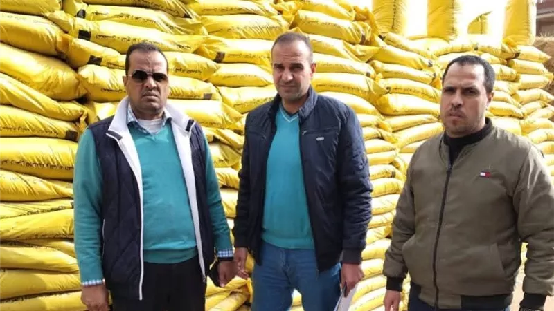 قبل تداولها بالأسواق.. ضبط 12.5 طن مخصبات زراعية مجهولة بالنوبارية