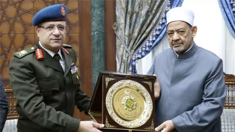 شيخ الأزهر يستقبل مدير كلية الدفاع الوطني ويتفقان على تعزيز التعاون المشترك