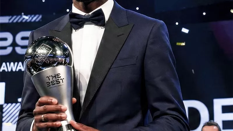 عثمان ديمبلي يحصد جائزة «The best» لأفضل لاعب في العالم عام 2025
