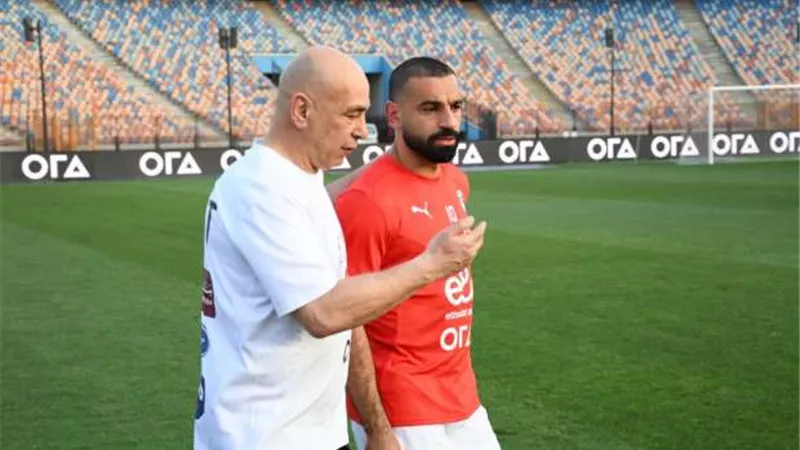 فيفا يكشف تصويت محمد صلاح وحسام حسن في جوائز 