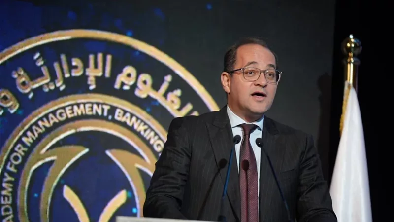 وزير المالية يوجه رسائل تحفيزية لخريجي الأكاديمية العربية للعلوم الإدارية