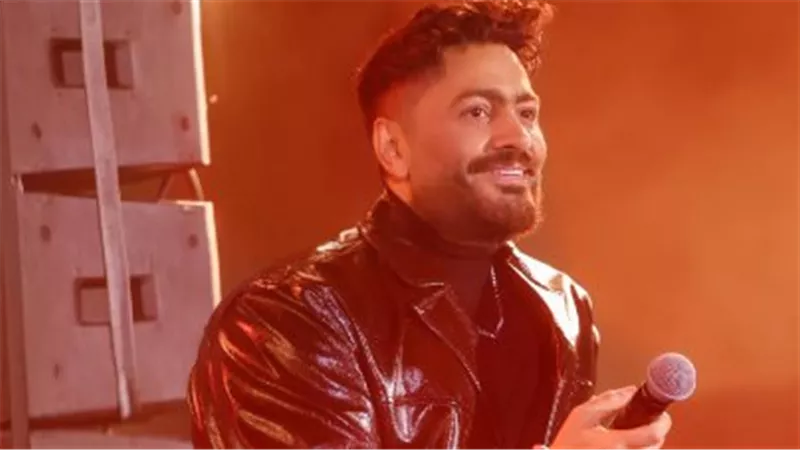 بجهز ميدلي أغاني قديمة.. تامر حسني يشوق متابعيه إلي جديده 