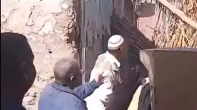 قرية الدير تحت التهديد.. انهيار منزل للمرة الثانية في إسنا واستنفار لفحص أسباب