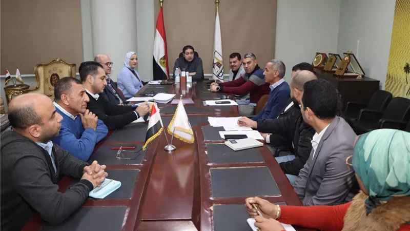 استعراض آليات إدارة وتشغيل مجمع المواقف الجديد بمدينة بني سويف