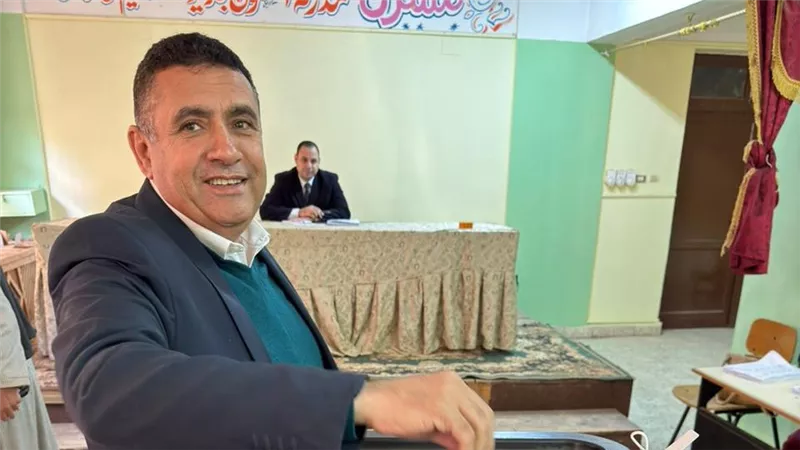 أسامة مدكورعقب الإدلاء بصوته: المشاركة الواسعة بالانتخابات تعكس وعي المصريين 