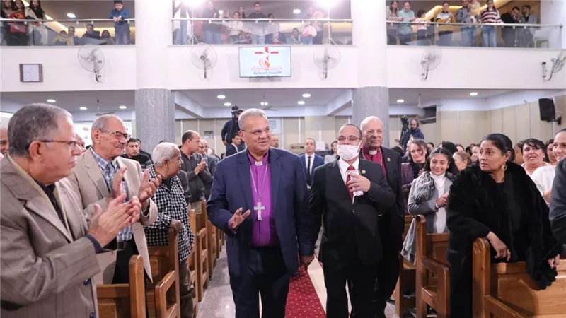 رئيس الطائفة الإنجيلية يشارك شعب كنيسة جسر السويس الرسولية حفل الشكر