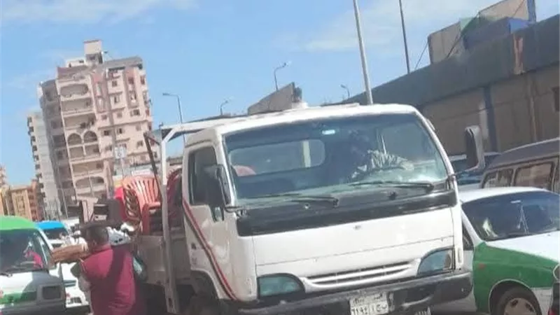  حملات مكثفة رفع 261 حالة إشغال طريق بدمنهور في البحيرة