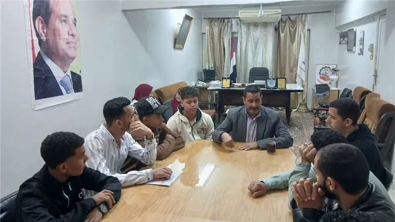 مديرية العمل بقنا تستقبل المتقدمين لبرامج تدريبية لربط المهارات بسوق العمل
