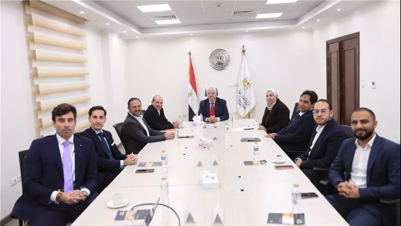 وزير التعليم العالي يبحث سبل تعزيز التعاون مع وفد جامعة سان أنطونيو في إسبانيا