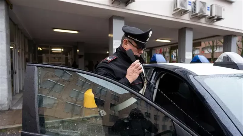 طالب مصري يتعرض للطعن أمام مدرسته في ميلانو على يد 3 طلاب مصريين