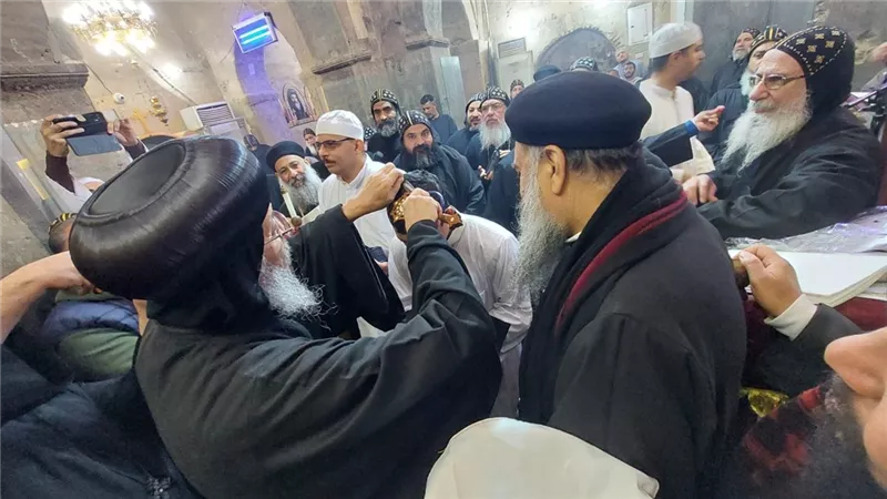 جبل أصفون يتشح بالخشوع.. دير الأنبا متاؤس الفاخوري يحتفل بسيامة راهبين جديدين 