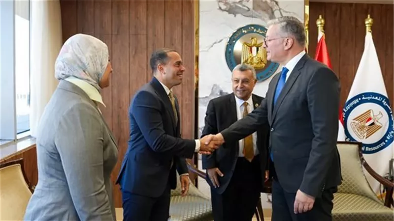 بحضور محمد زكي.. وزير البترول يلتقي مكتب لجنة الطاقة والبيئة بمجلس الشيوخ