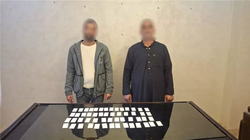 صوتك مقابل سلعة.. إحباط محاولة شخصين توزيع  كوبونات سلع غذائية على الناخبين