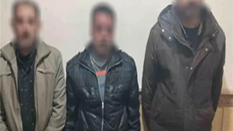 ضبط 3 أشخاص حاولوا التأثير على الناخبين بمحيط لجنة بالمحلة الكبرى 