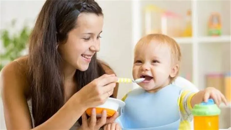نصائح مفيدة حول الأطفال الرضع من عمر 1 إلى 6 أشهر.. للأمهات 