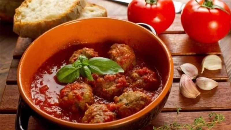 طريقة عمل كفتة الأرز باللحم وصلصة الطماطم الشهية في البيت 	