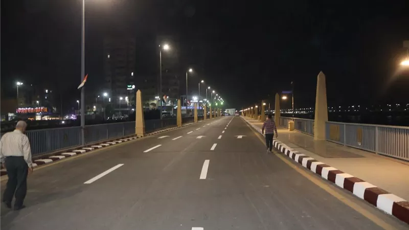 كوبري جديد وممشى سياحي.. أبرز المعلومات عن توسعة كورنيش النيل بسوهاج قبل تفقده