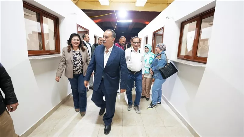 محافظ أسيوط يتابع اللمسات الأخيرة لمنافذ ومعرض دائم أسفل كوبري فيصل