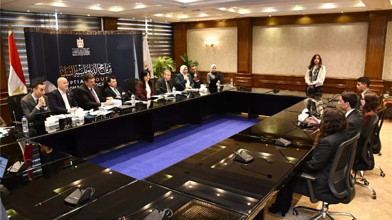 وزير الشباب والرياضة يشهد مقابلات الالتحاق ببرنامج الدبلوماسية الشبابية