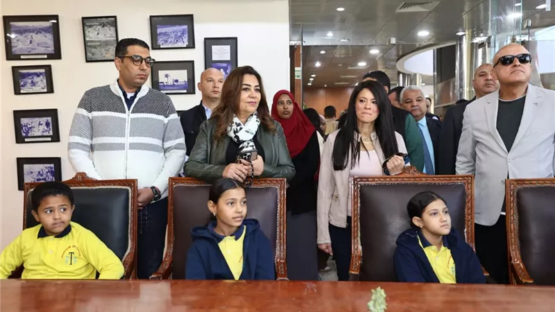 وزيرة التخطيط ووزيرة التنمية المحلية ومحافظ الأقصر يتفقدون مكتبة مصر العامة