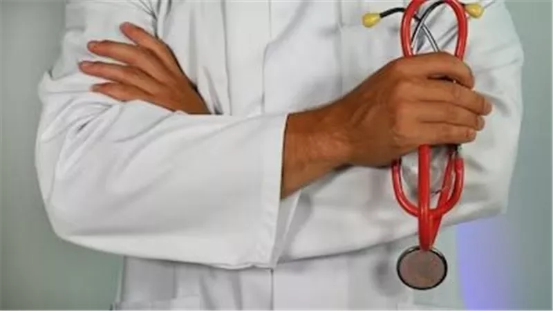 هل هناك فرق بين صحة المثانة لدى الرجال والنساء؟ خبير يجيب