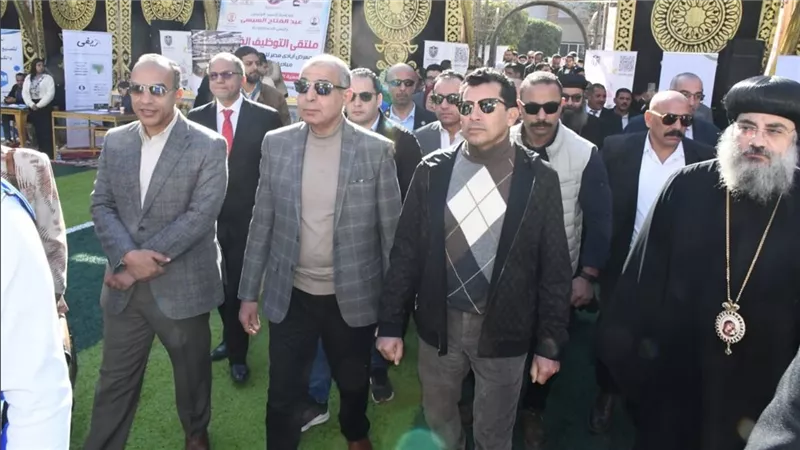 وزير الرياضة ومحافظ المنيا يفتتحان ملتقى التوظيف الخامس بنادي الواي بأبوقرقاص 
