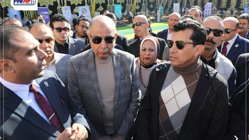 وزير الشباب والرياضة ومحافظ المنيا يفتتحان ملتقى التوظيف الخامس بأبو قرقاص