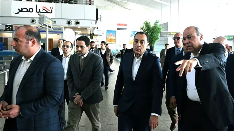 رئيس الوزراء يبدأ جولة تفقدية موسعة بمطار القاهرة الدولي