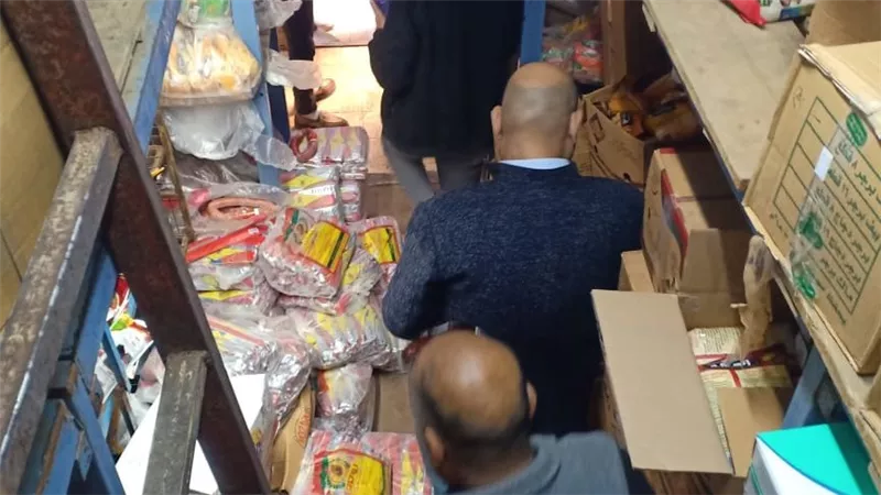 ضبط طن ونصف منتجات دواجن وبسطرمة مجهولة المصدر بحي شرق شبرا الخيمة