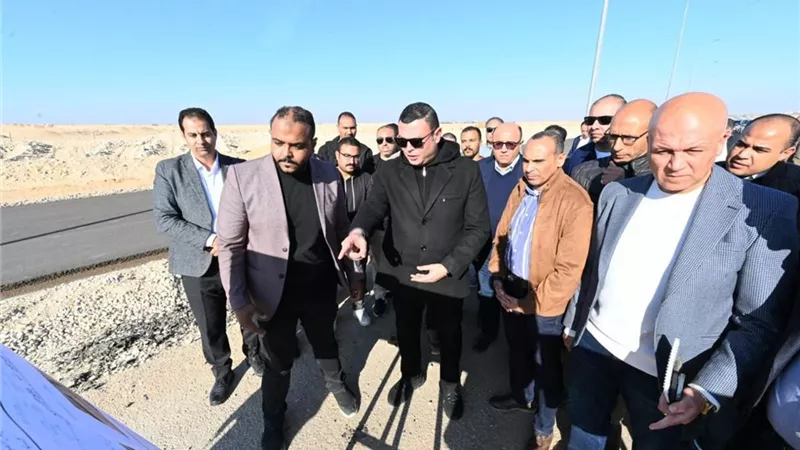 وزير الإسكان يتفقد محور سفنكس بطول 16 كم ويشدد على استكمال المرافق