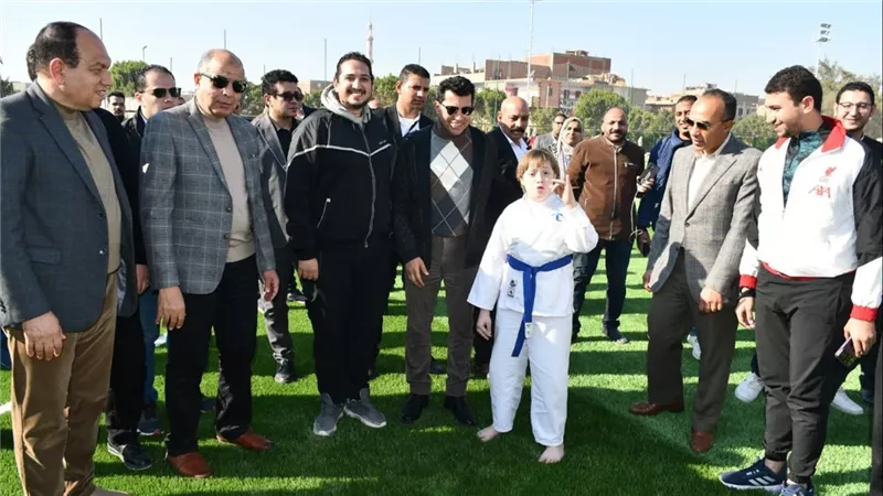 وزير الرياضة ومحافظ المنيا يفتتحان ملعب قانوني بمركز شباب البرشا بملوي