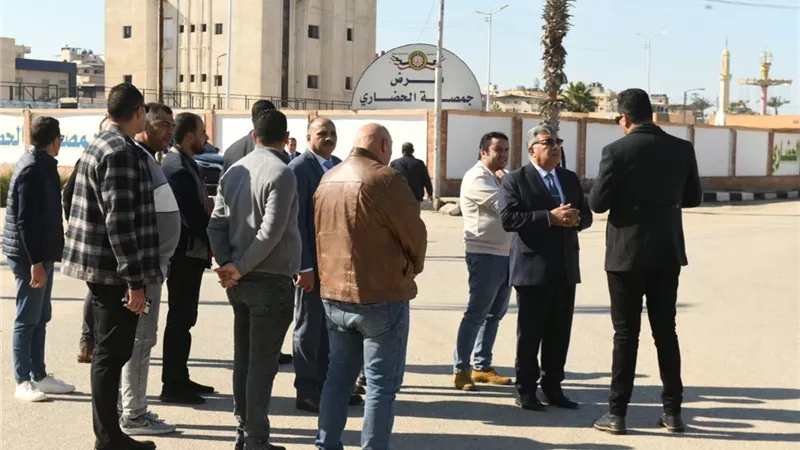 زيارة مفاجئة لمحافظ الدقهلية في جمصة لتفقد السوق الحضاري