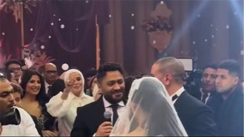 بيغني في فرح .. أحدث ظهور للفنان تامر حسني بعد وعكته الصحية الأخيرة