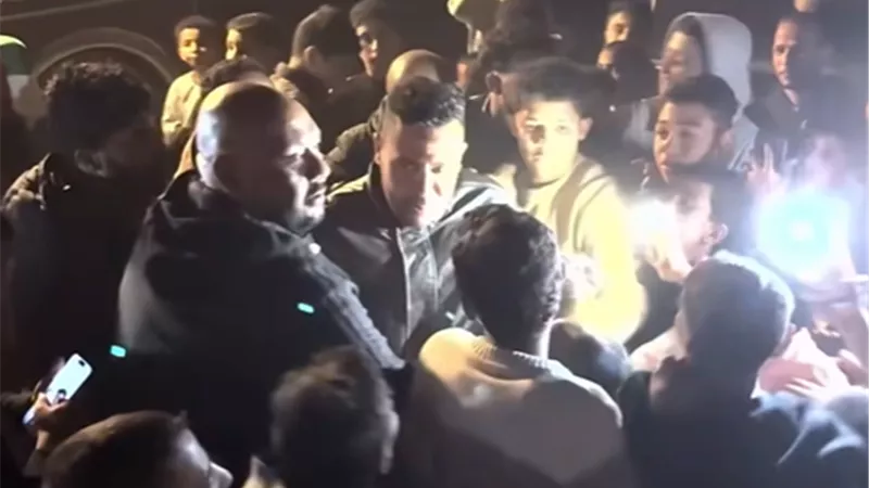 من كواليس مسلسل الكينج.. التفاف جماهيري حول محمد إمام